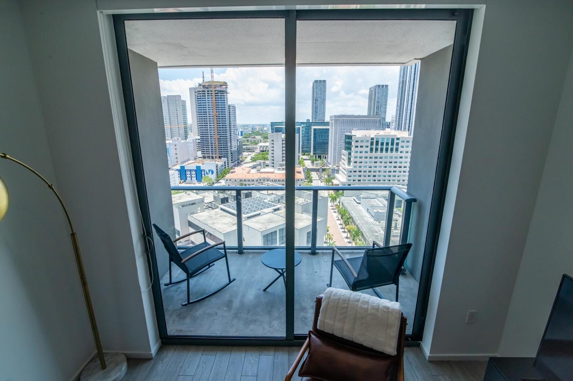 Luxurious King Bed Suite In Downtown מיאמי מראה חיצוני תמונה