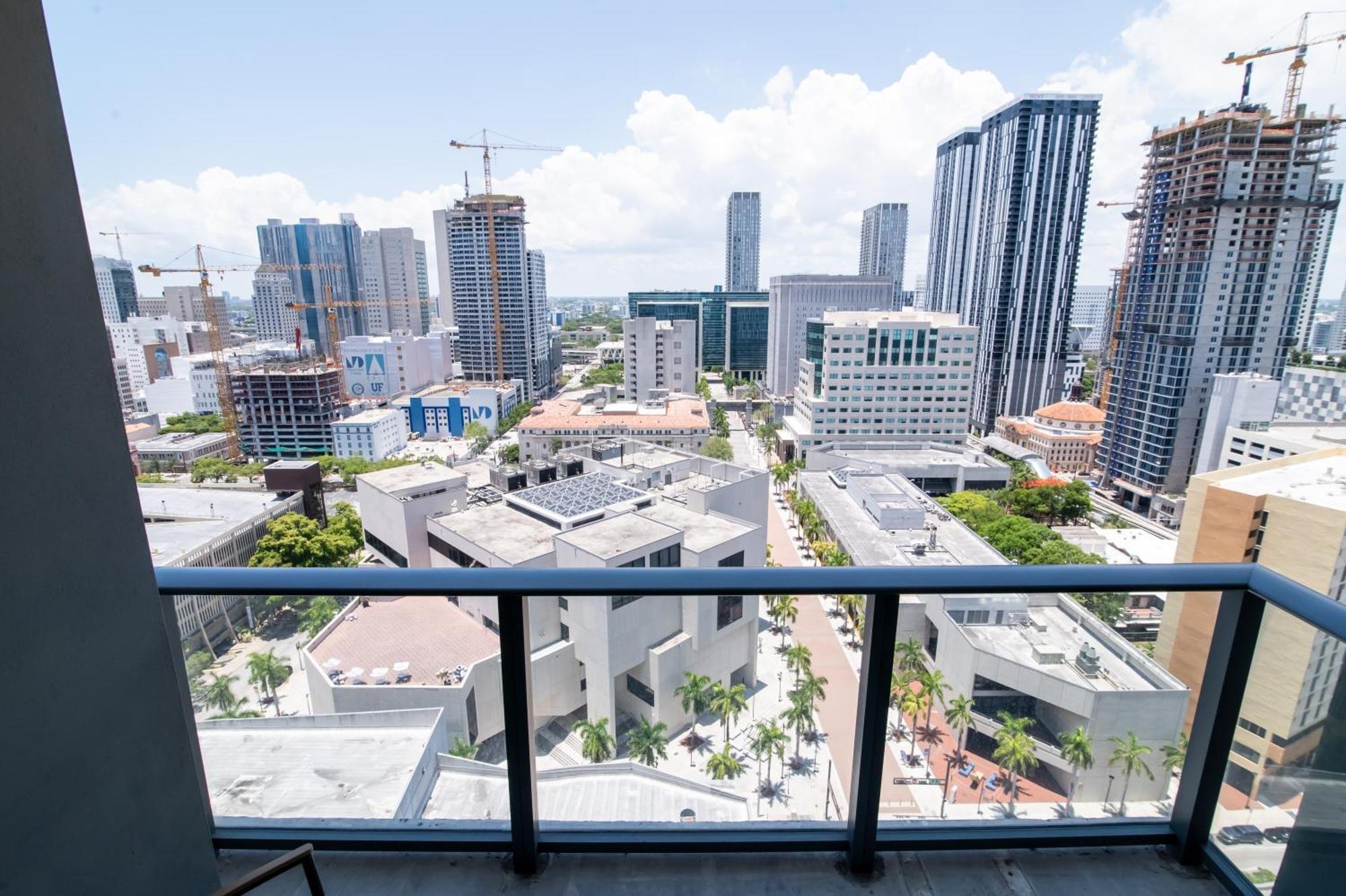 Luxurious King Bed Suite In Downtown מיאמי מראה חיצוני תמונה